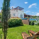 Villa Gumonca *