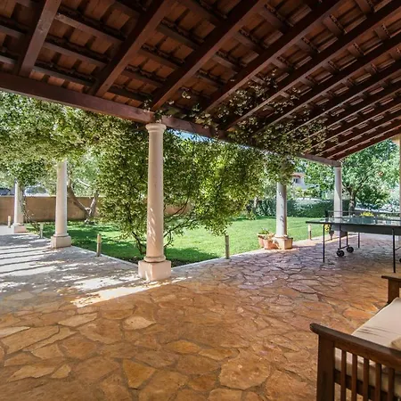 Villa Gumonca *