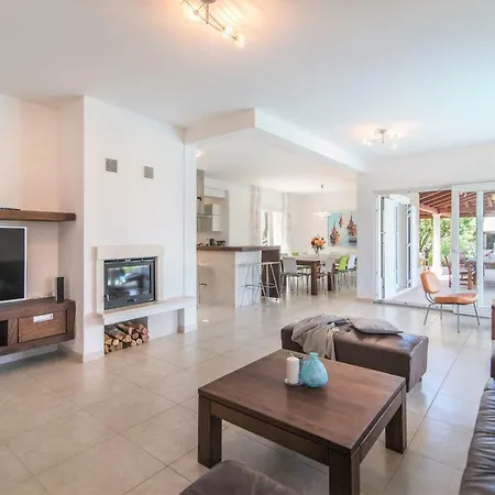 ヴィラ Gumonca スペタル