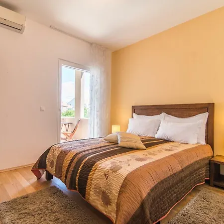 ヴィラ Gumonca スペタル